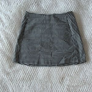 Urban Outfitters gingham mini skirt - size xs - black